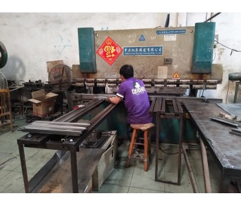 半自動(dòng)折彎機